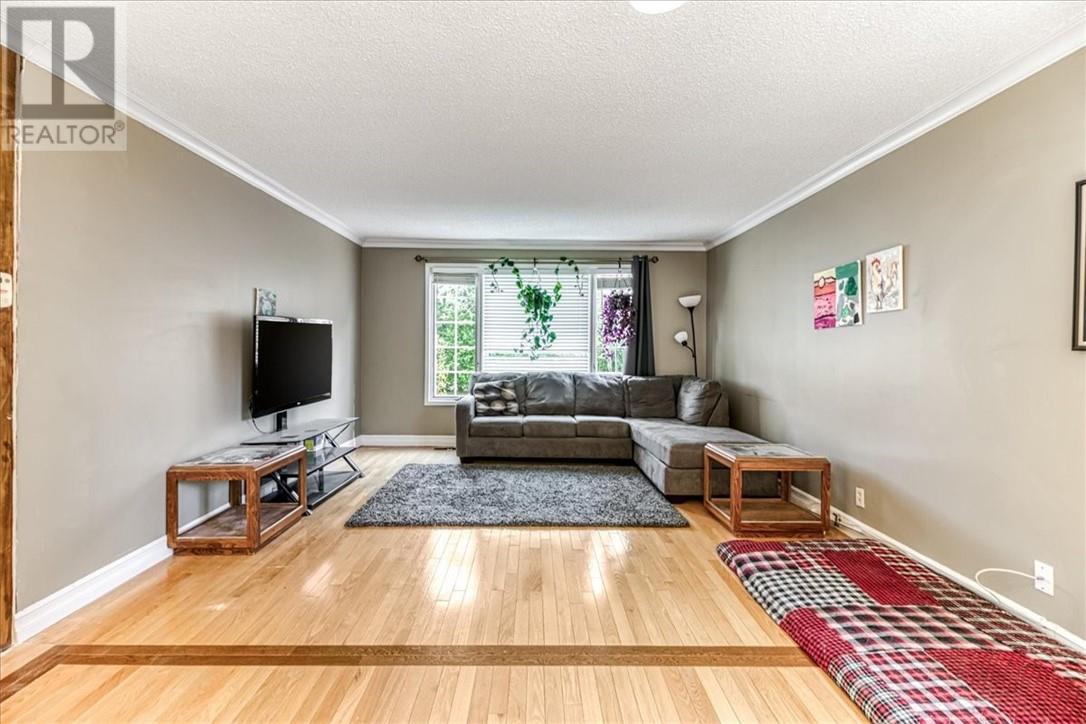 60 Allan, Coniston, ON - Indoor Photo Showing Living Room