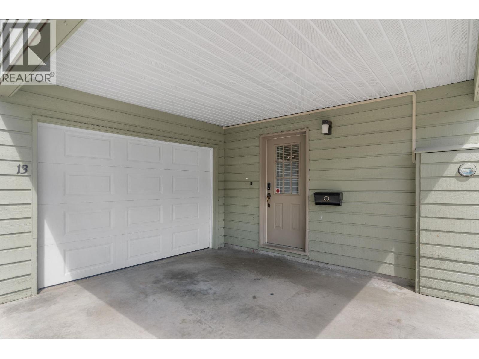1950 Burtch Road Unit# 13, Kelowna, BC - Photo Showing Garage