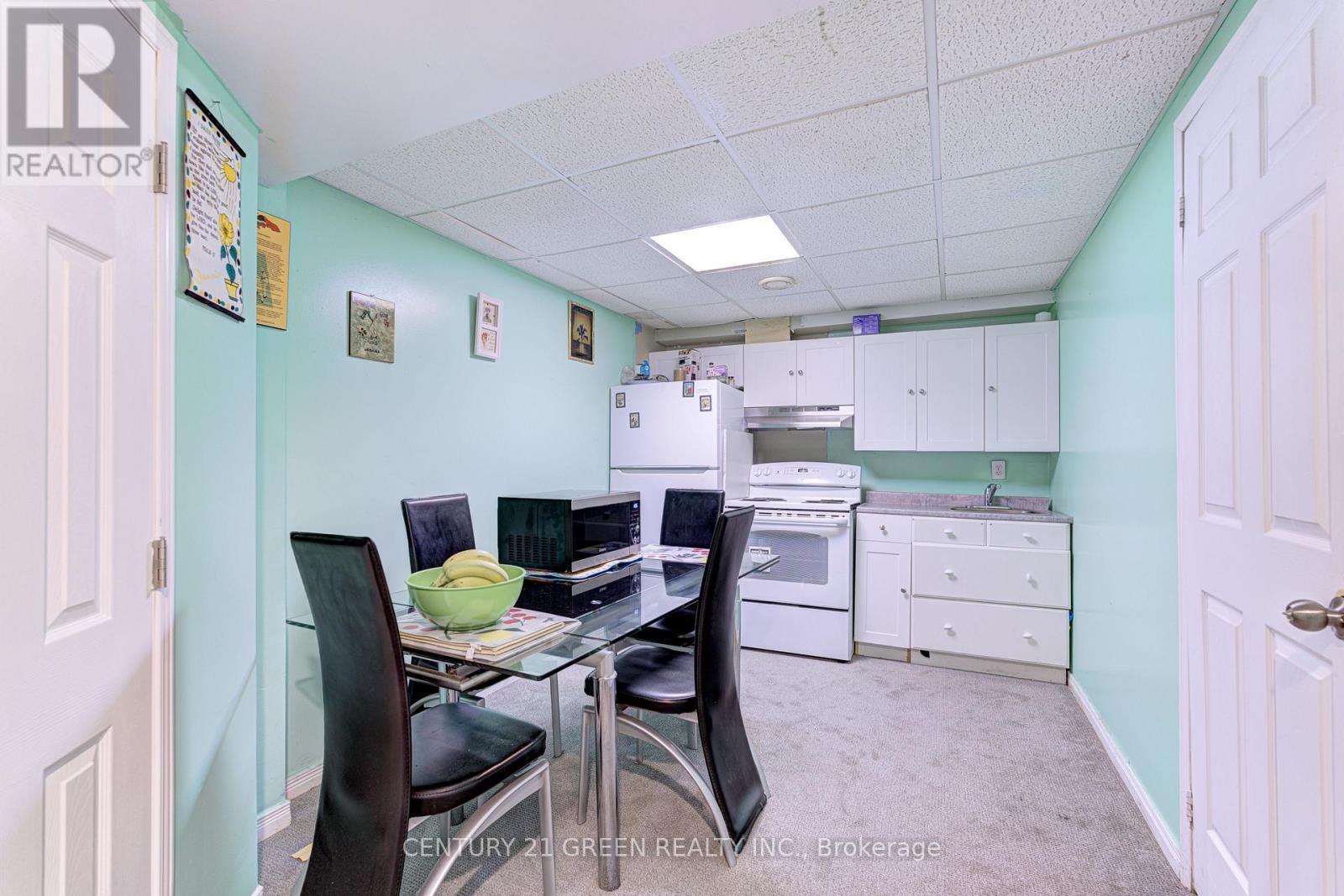 3 Desert Sand Drive, Brampton, ON - Indoor