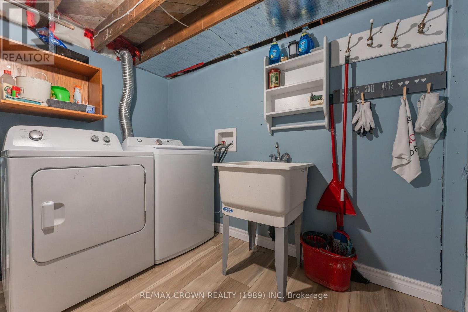 33 Dominion Avenue, Kapuskasing, ON - Indoor Photo Showing Laundry Room