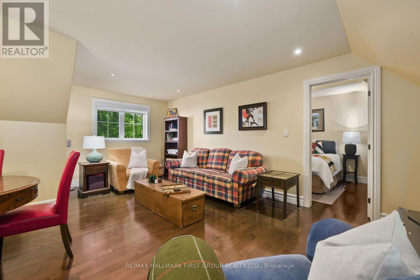 5 Ironwood Crescent, Brighton, ON - Indoor Photo Showing Living Room