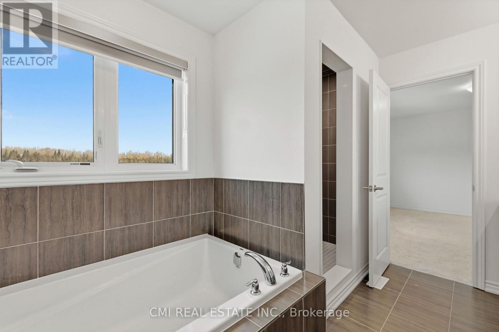 20 Hillcroft Way, Kawartha Lakes, ON - Indoor Photo Showing Bathroom