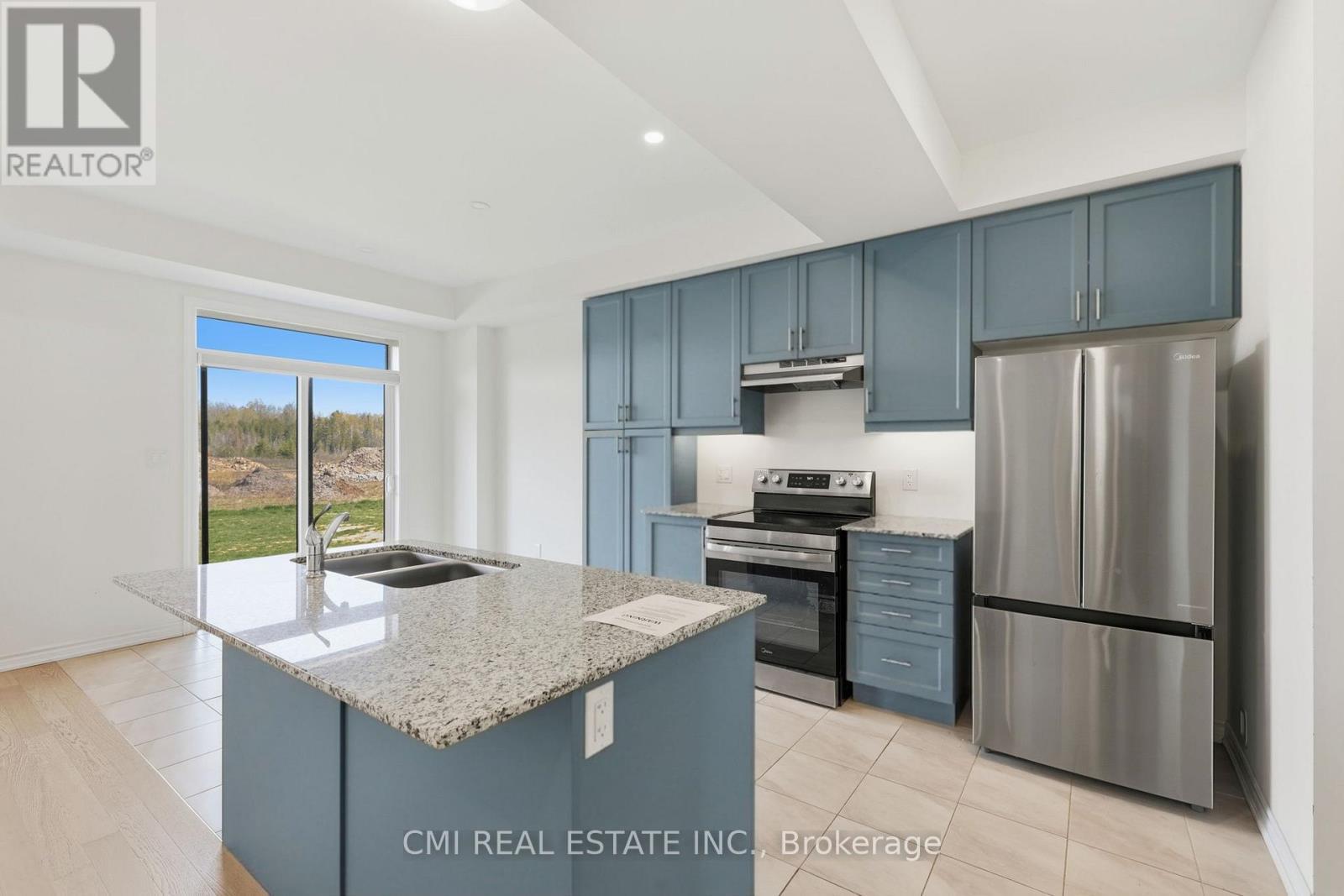 20 Hillcroft Way, Kawartha Lakes, ON - Indoor Photo Showing Kitchen With Double Sink With Upgraded Kitchen