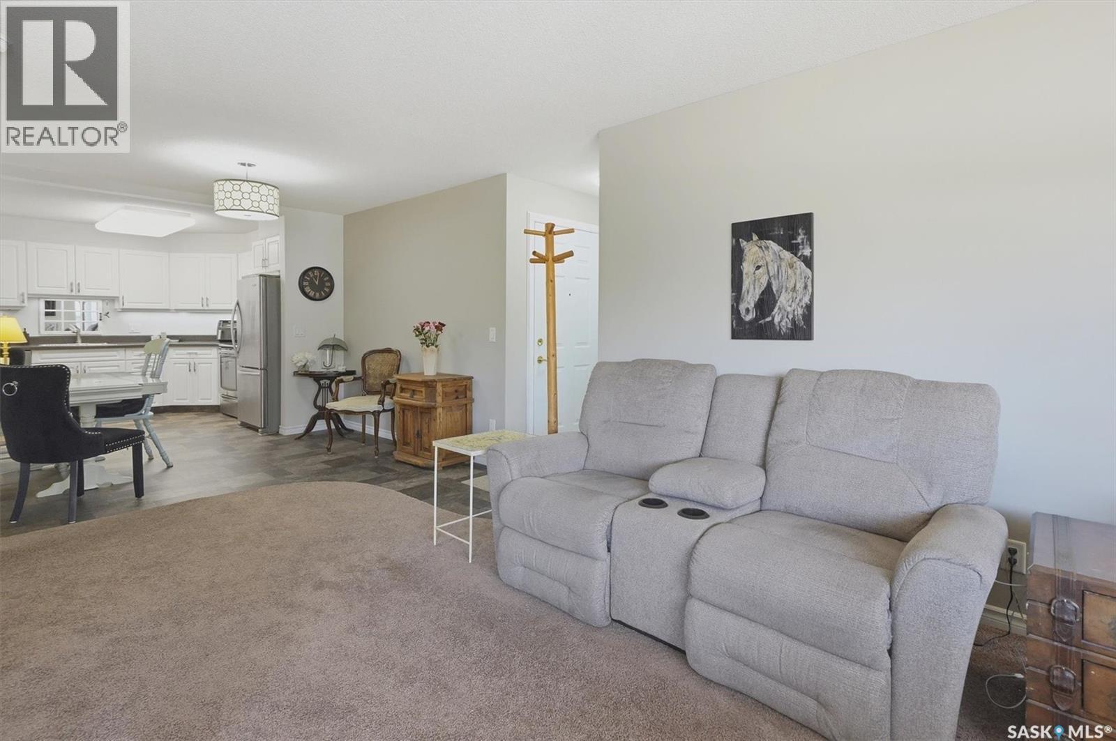 205 435 Main Street, Saskatoon, SK - Indoor Photo Showing Living Room