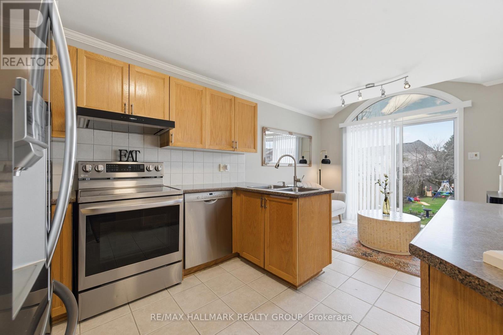 2208 Brockstone Crescent, Ottawa, ON - Indoor Photo Showing Kitchen With Double Sink