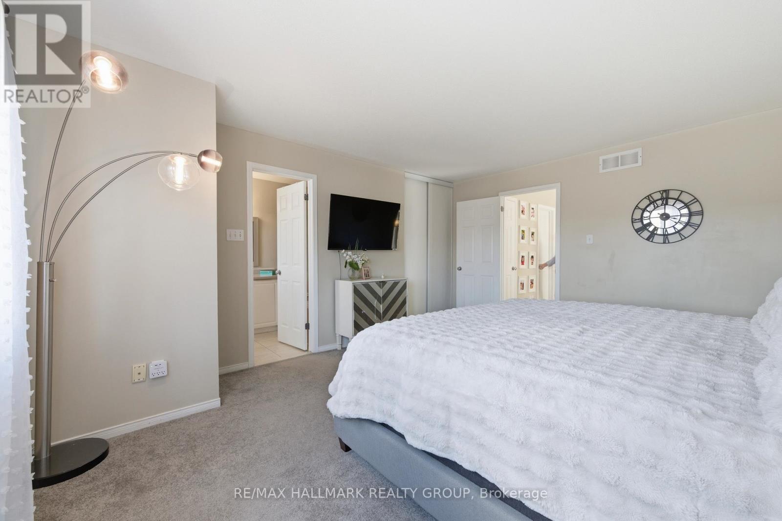 2208 Brockstone Crescent, Ottawa, ON - Indoor Photo Showing Bedroom