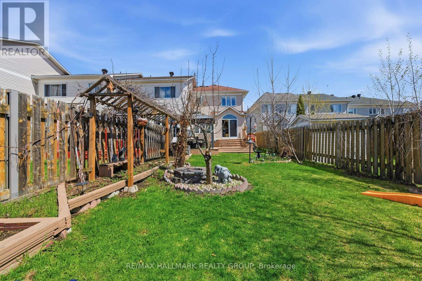 2208 Brockstone Crescent, Ottawa, ON - Outdoor