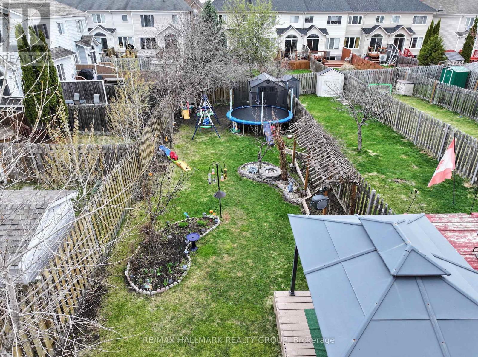 2208 Brockstone Crescent, Ottawa, ON - Outdoor