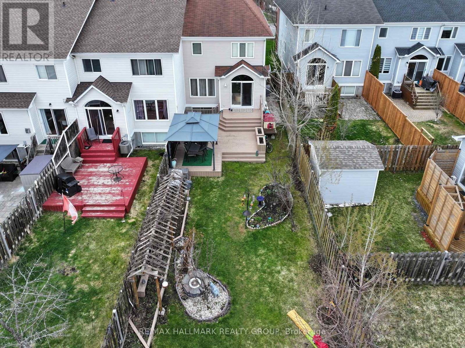 2208 Brockstone Crescent, Ottawa, ON - Outdoor