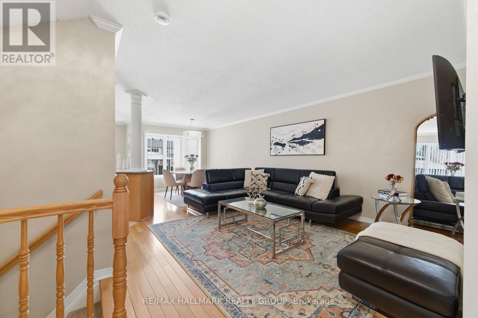 2208 Brockstone Crescent, Ottawa, ON - Indoor Photo Showing Living Room