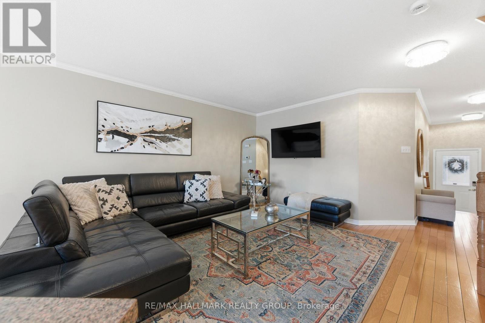 2208 Brockstone Crescent, Ottawa, ON - Indoor Photo Showing Living Room