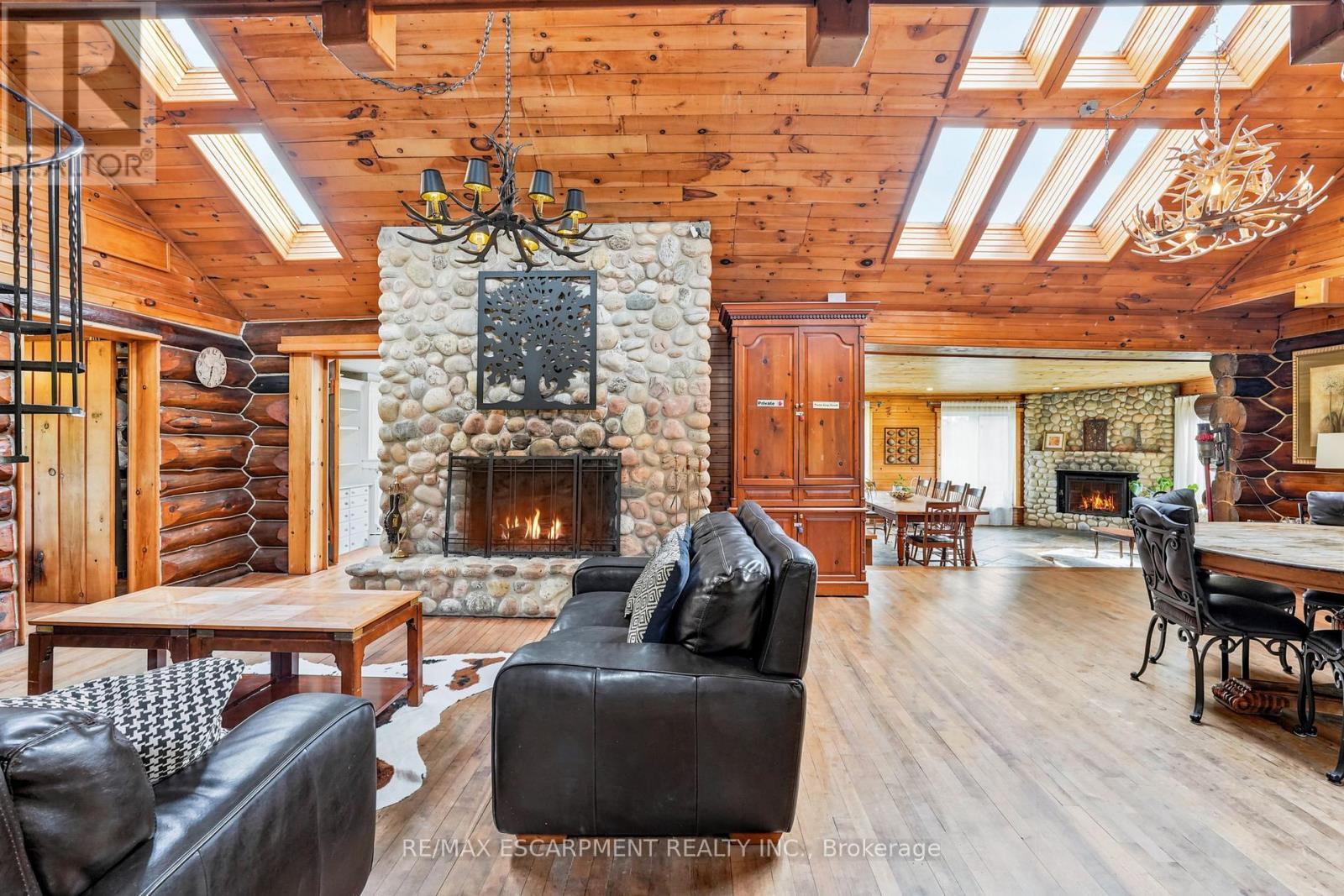 678 Chantler Road, Pelham, ON - Indoor Photo Showing Living Room With Fireplace