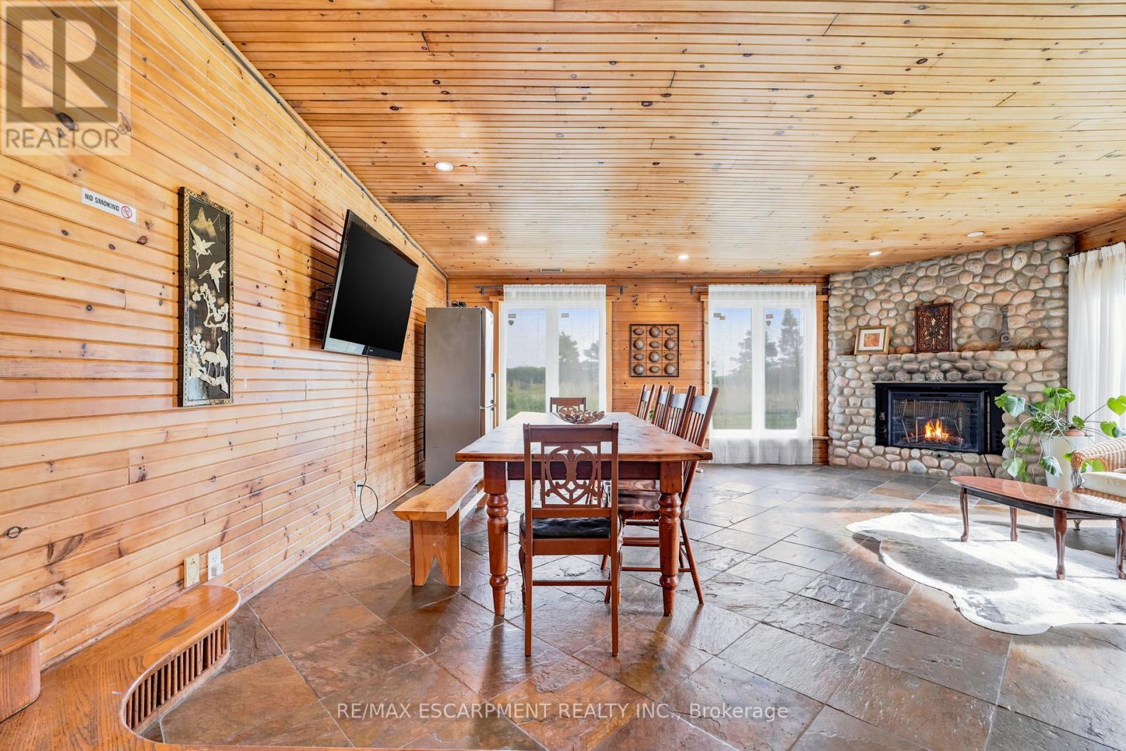 678 Chantler Road, Pelham, ON - Indoor With Fireplace