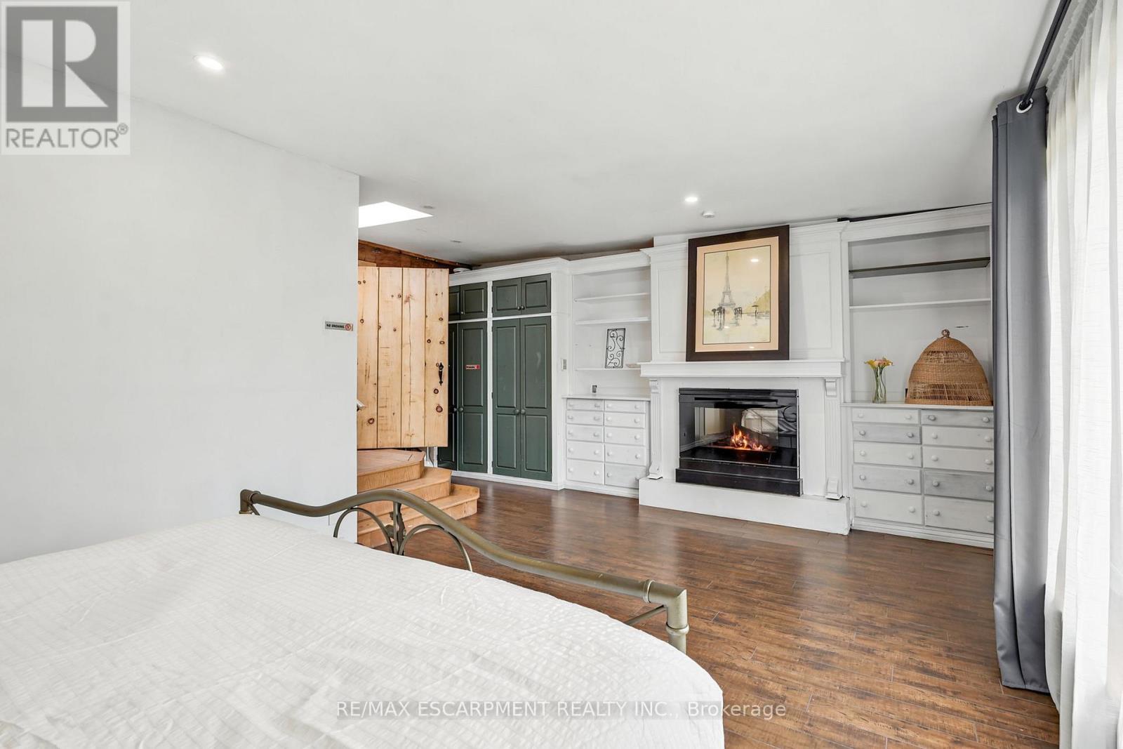 678 Chantler Road, Pelham, ON - Indoor With Fireplace
