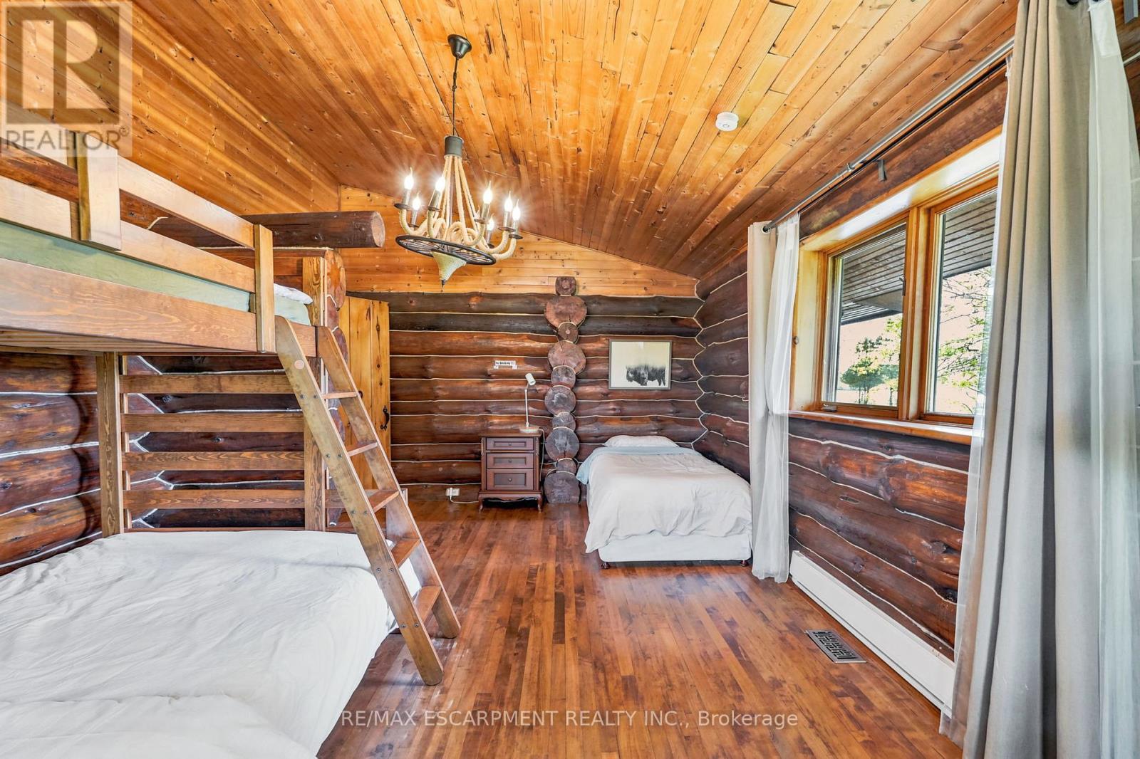 678 Chantler Road, Pelham, ON - Photo Showing Other Room
