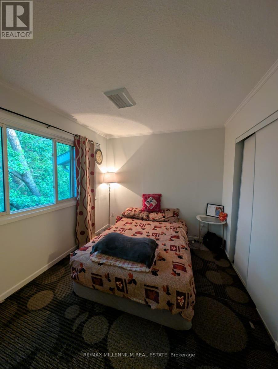 9 - 30 Green Valley Drive, Kitchener, ON - Indoor Photo Showing Bedroom