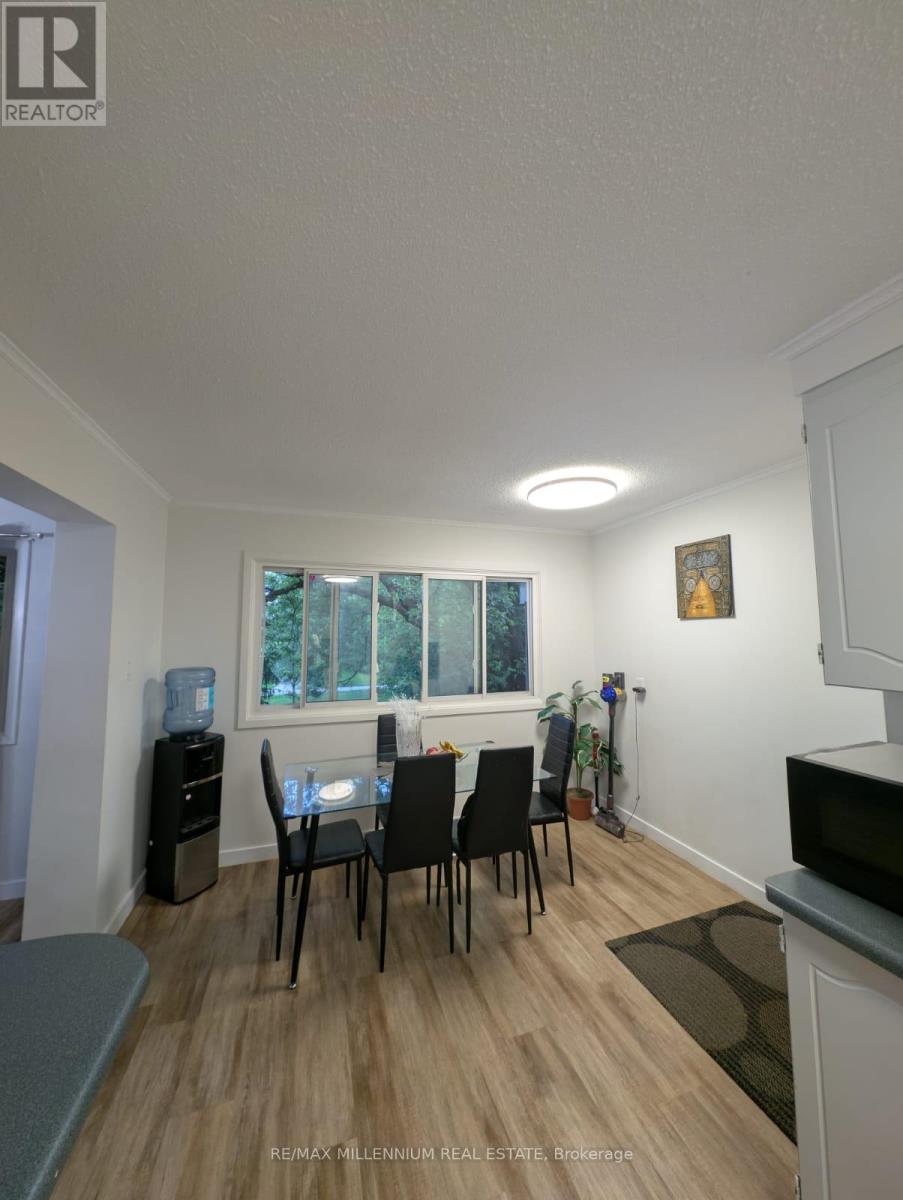 9 - 30 Green Valley Drive, Kitchener, ON - Indoor Photo Showing Dining Room