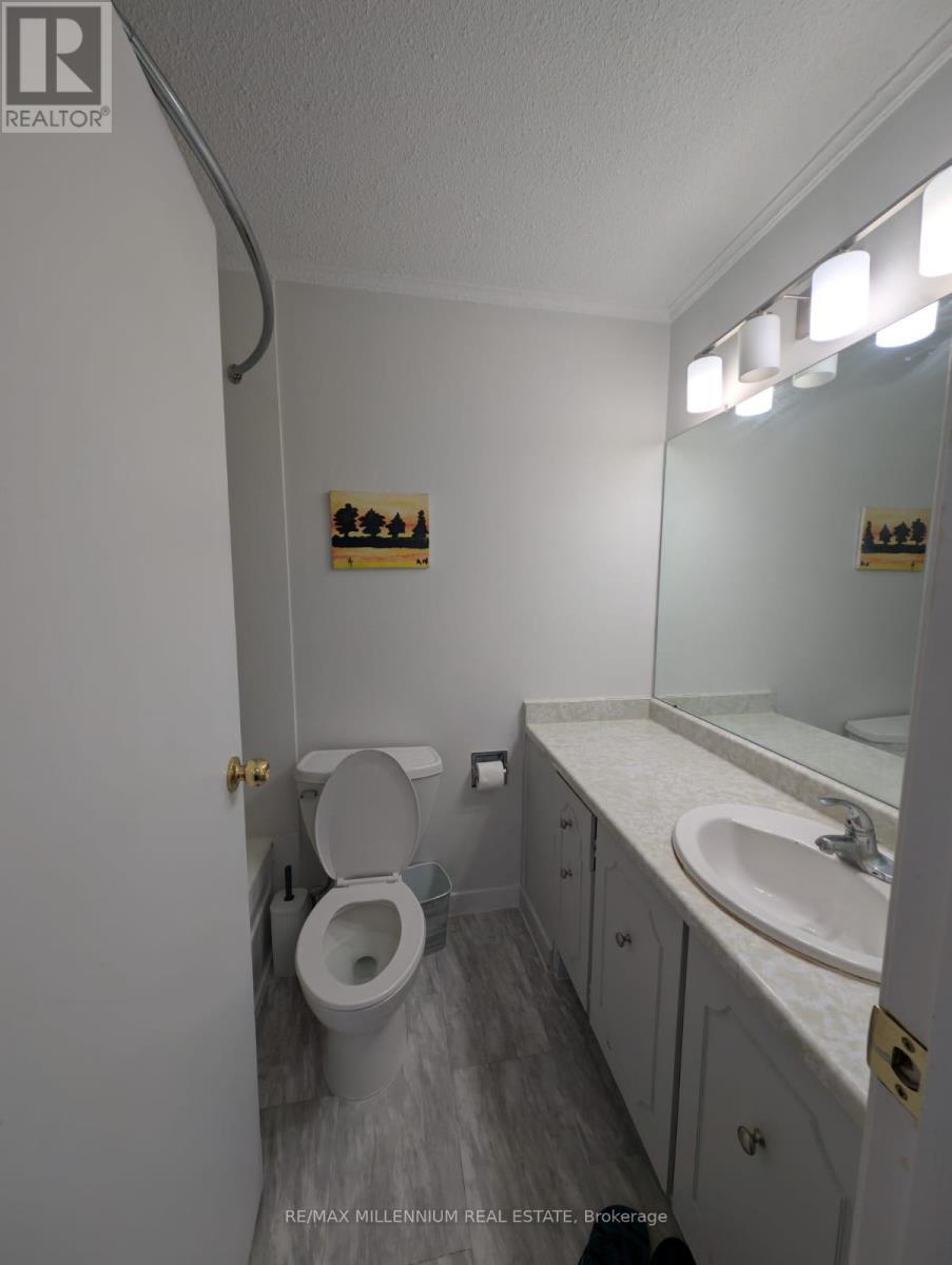 9 - 30 Green Valley Drive, Kitchener, ON - Indoor Photo Showing Bathroom