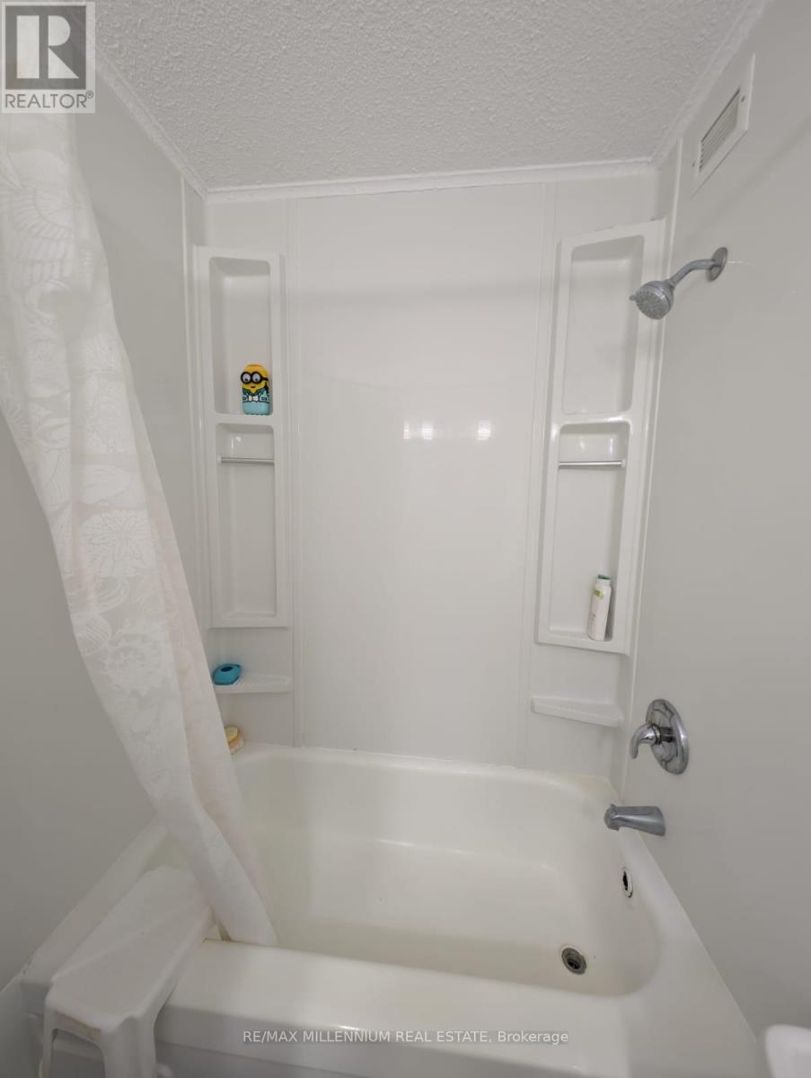 9 - 30 Green Valley Drive, Kitchener, ON - Indoor Photo Showing Bathroom