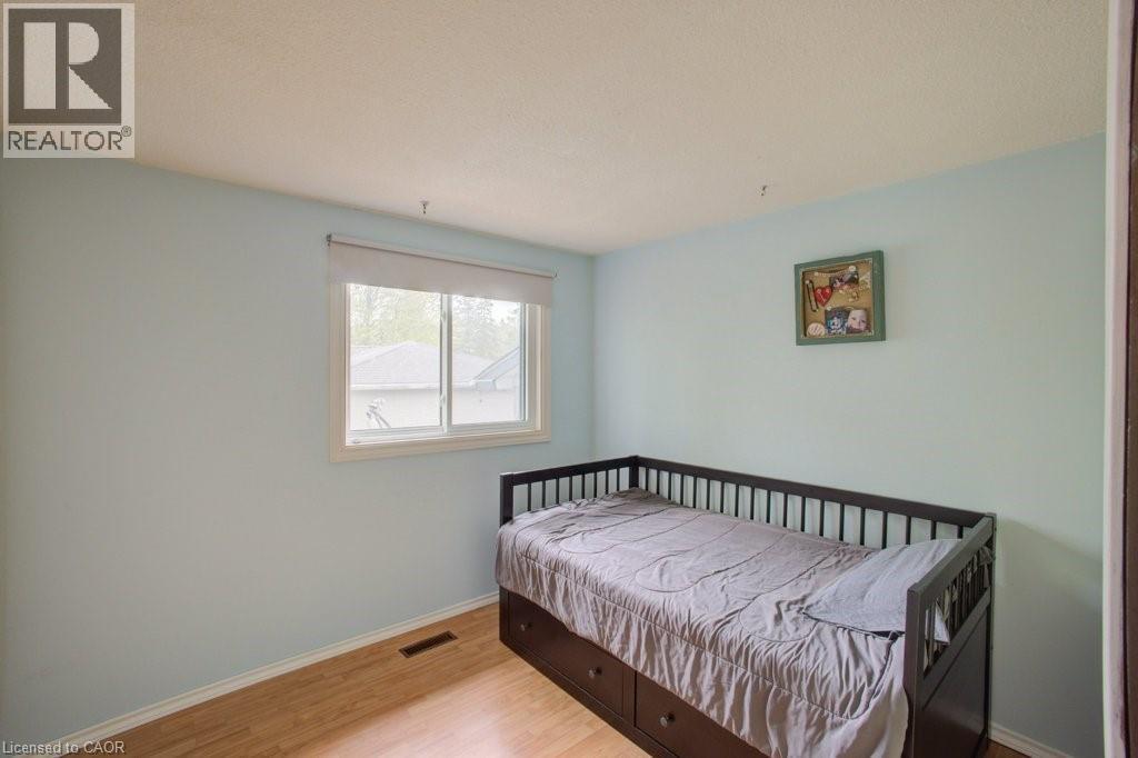 44 Madison Avenue, Orangeville, ON - Indoor Photo Showing Bedroom