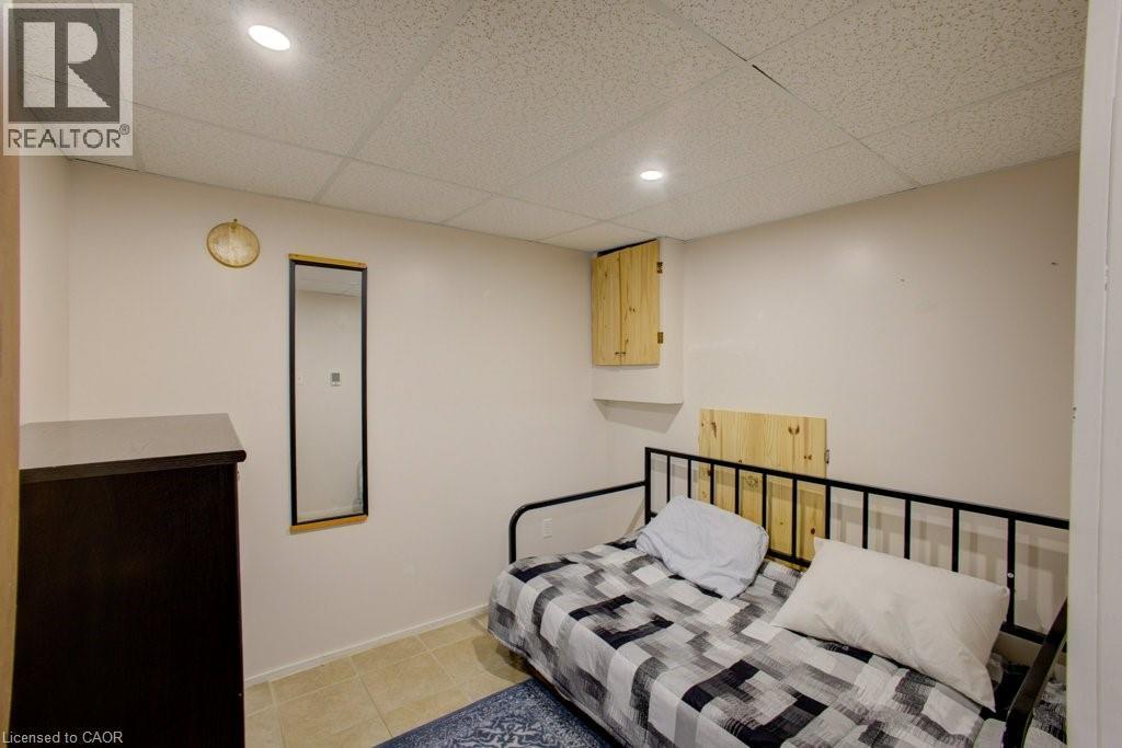 44 Madison Avenue, Orangeville, ON - Indoor Photo Showing Bedroom