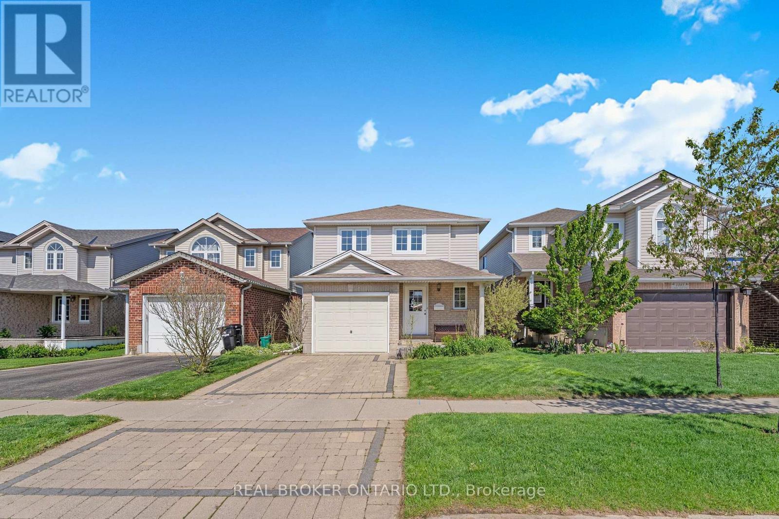 1089 Copper Leaf Crescent, Kitchener, ON - Outdoor With Facade