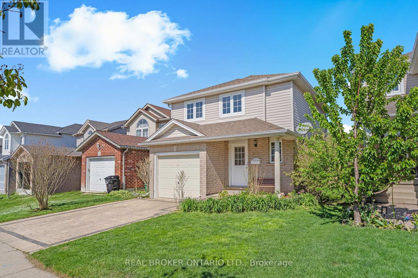 1089 Copper Leaf Crescent, Kitchener, ON - Outdoor With Facade