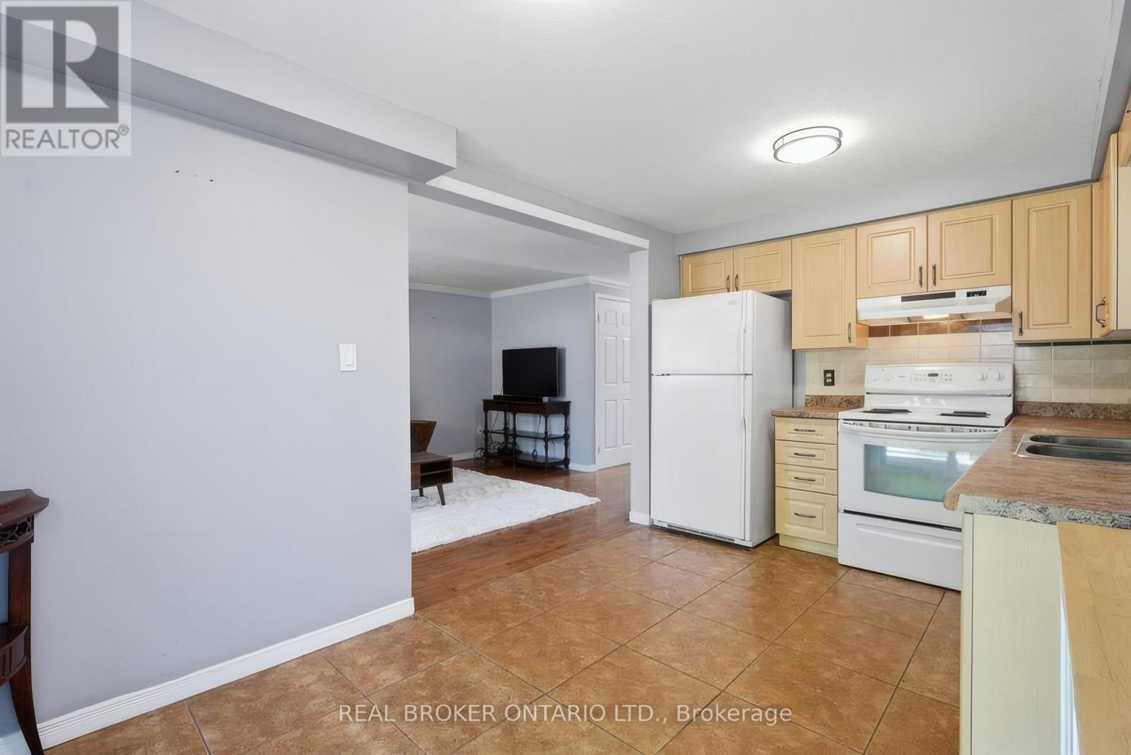 1089 Copper Leaf Crescent, Kitchener, ON - Indoor Photo Showing Kitchen