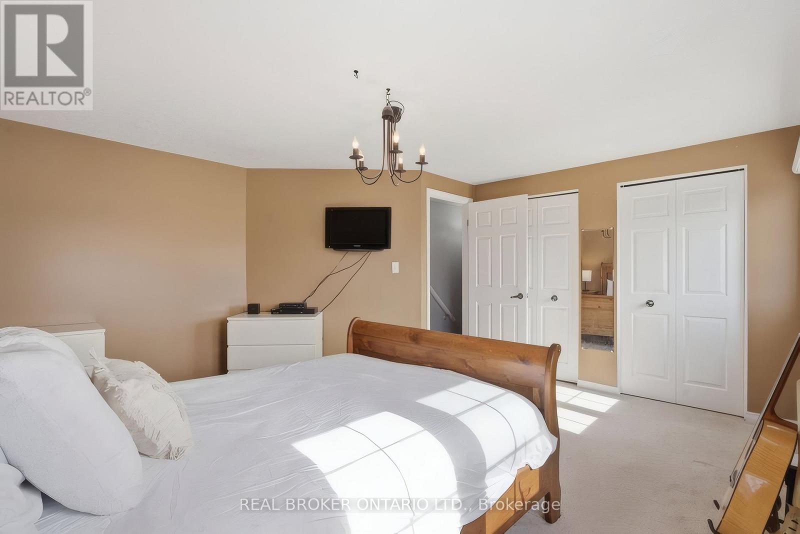 1089 Copper Leaf Crescent, Kitchener, ON - Indoor Photo Showing Bedroom
