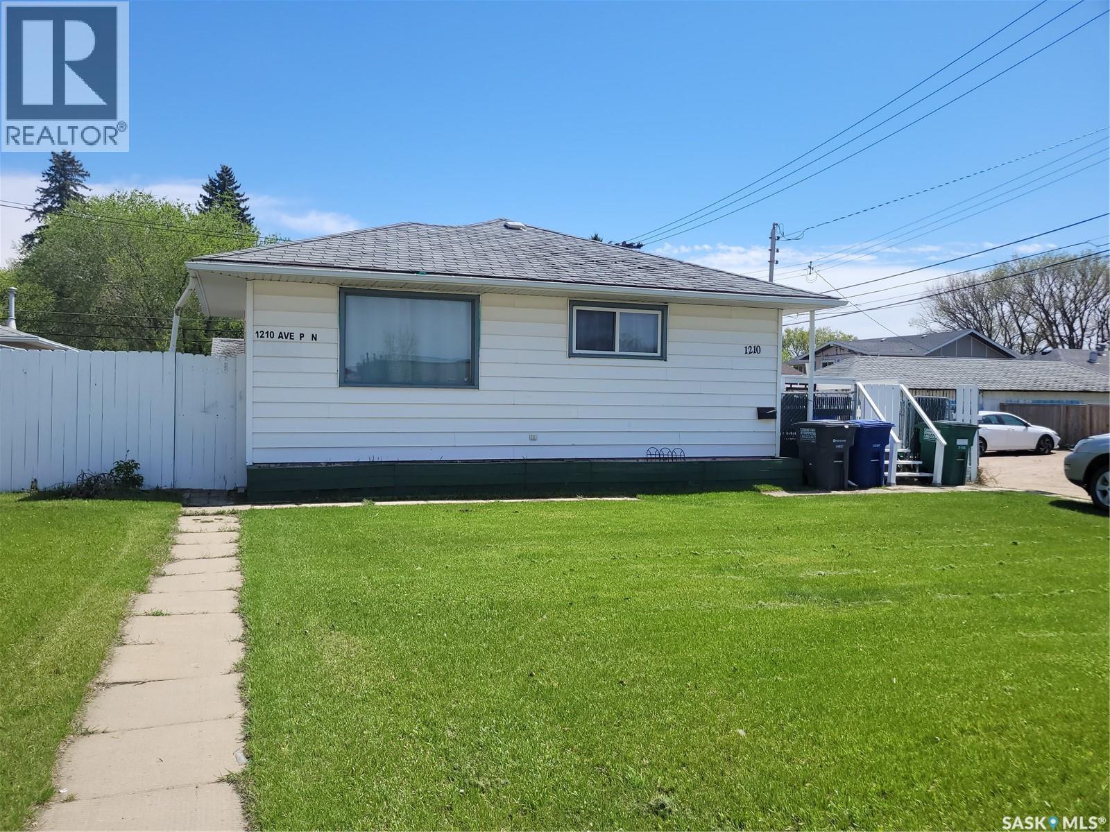 1210 P Avenue N, Saskatoon, SK - Outdoor