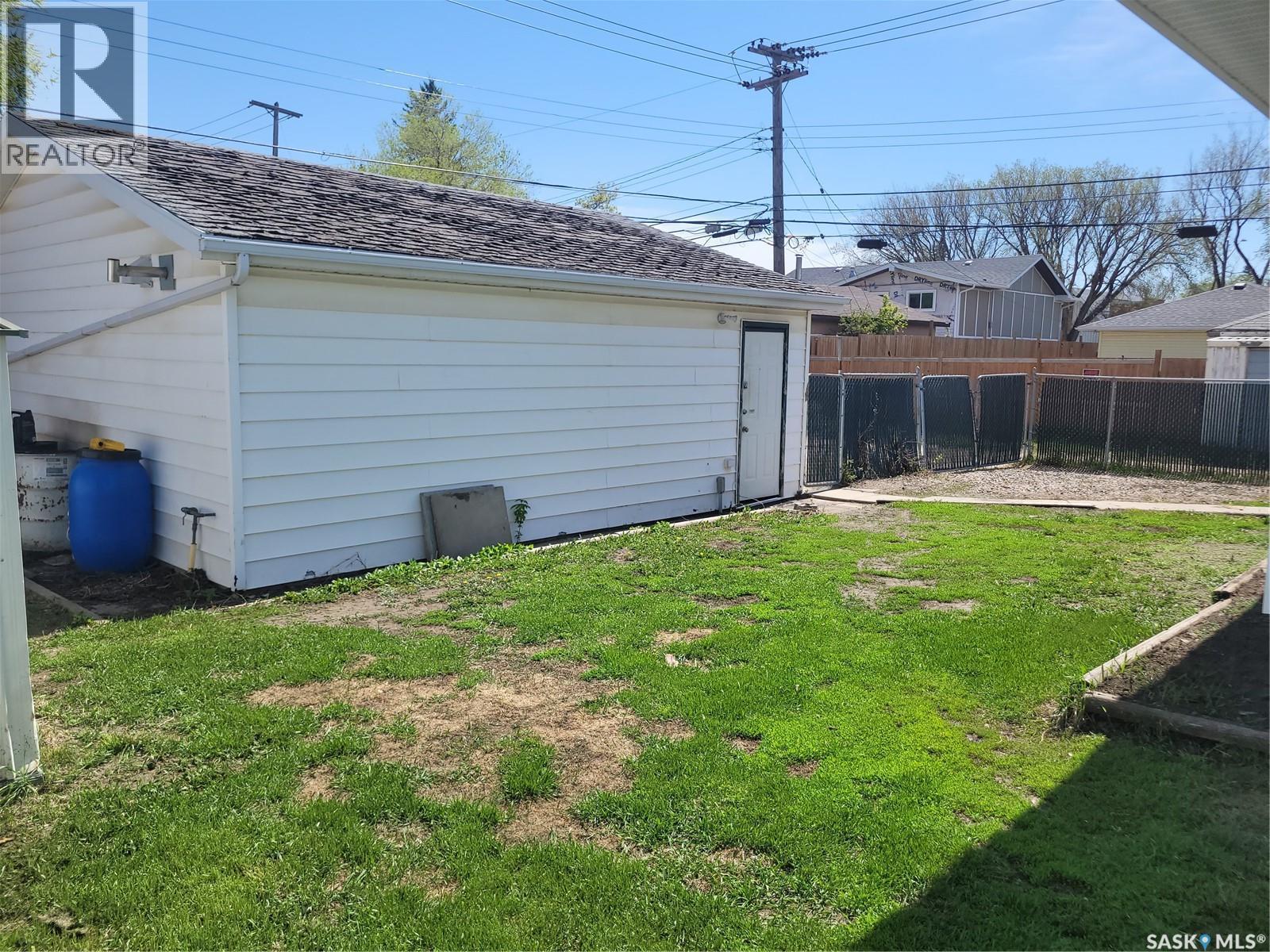 1210 P Avenue N, Saskatoon, SK - Outdoor