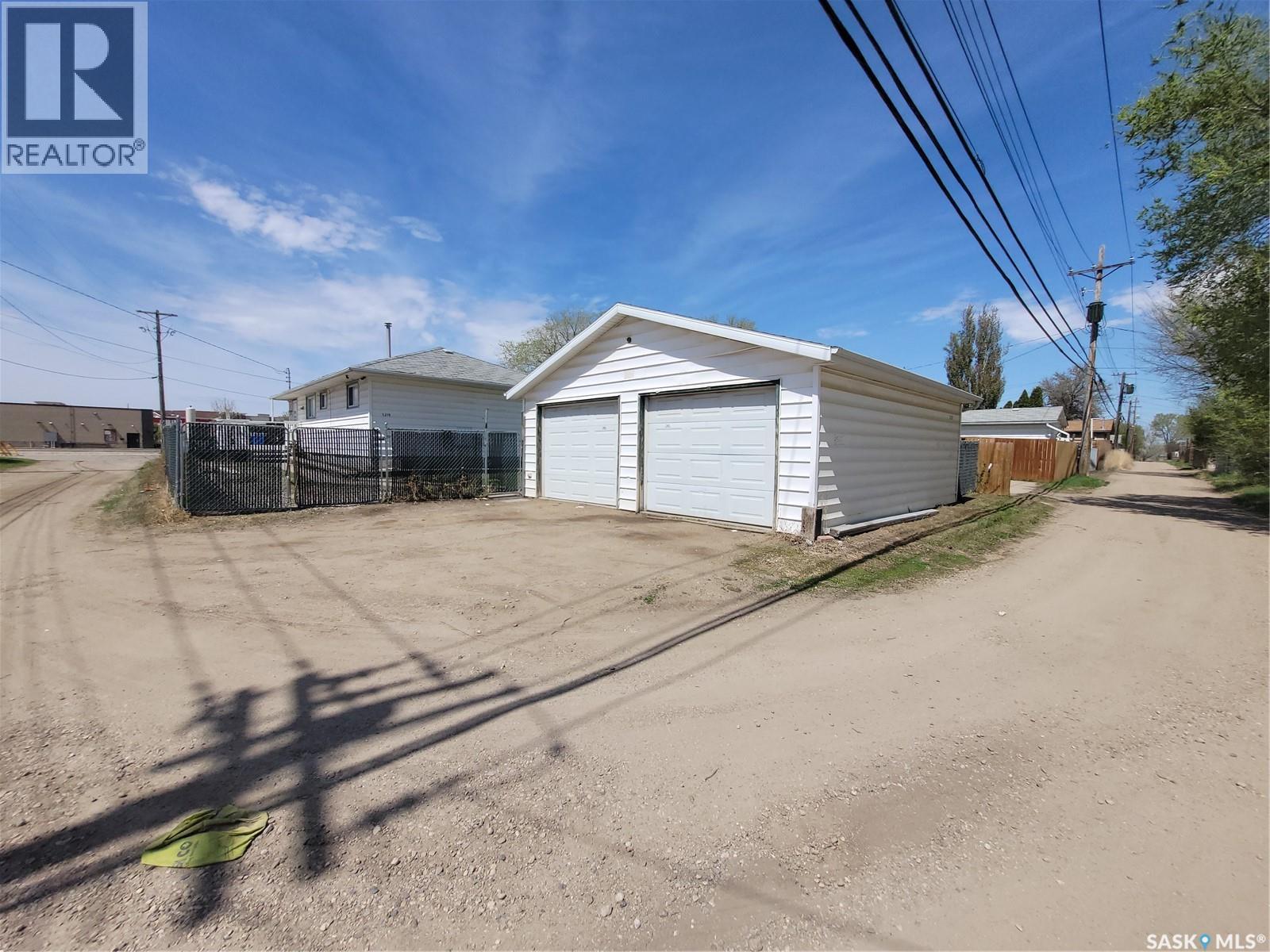 1210 P Avenue N, Saskatoon, SK - Outdoor