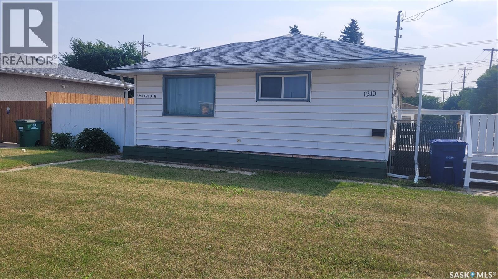 1210 P Avenue N, Saskatoon, SK - Outdoor
