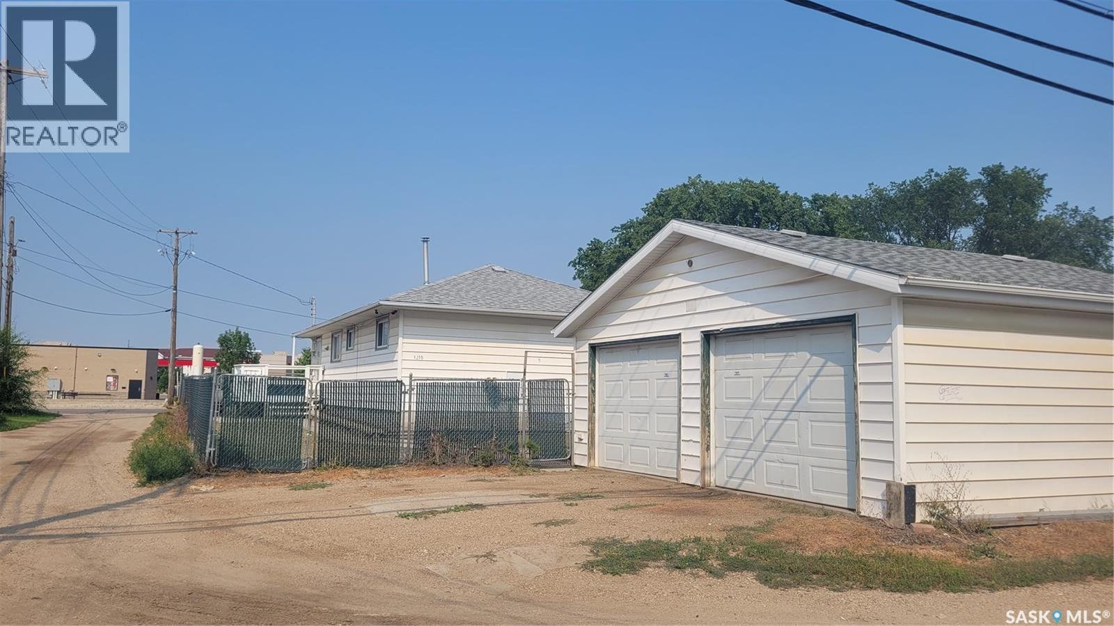 1210 P Avenue N, Saskatoon, SK - Outdoor