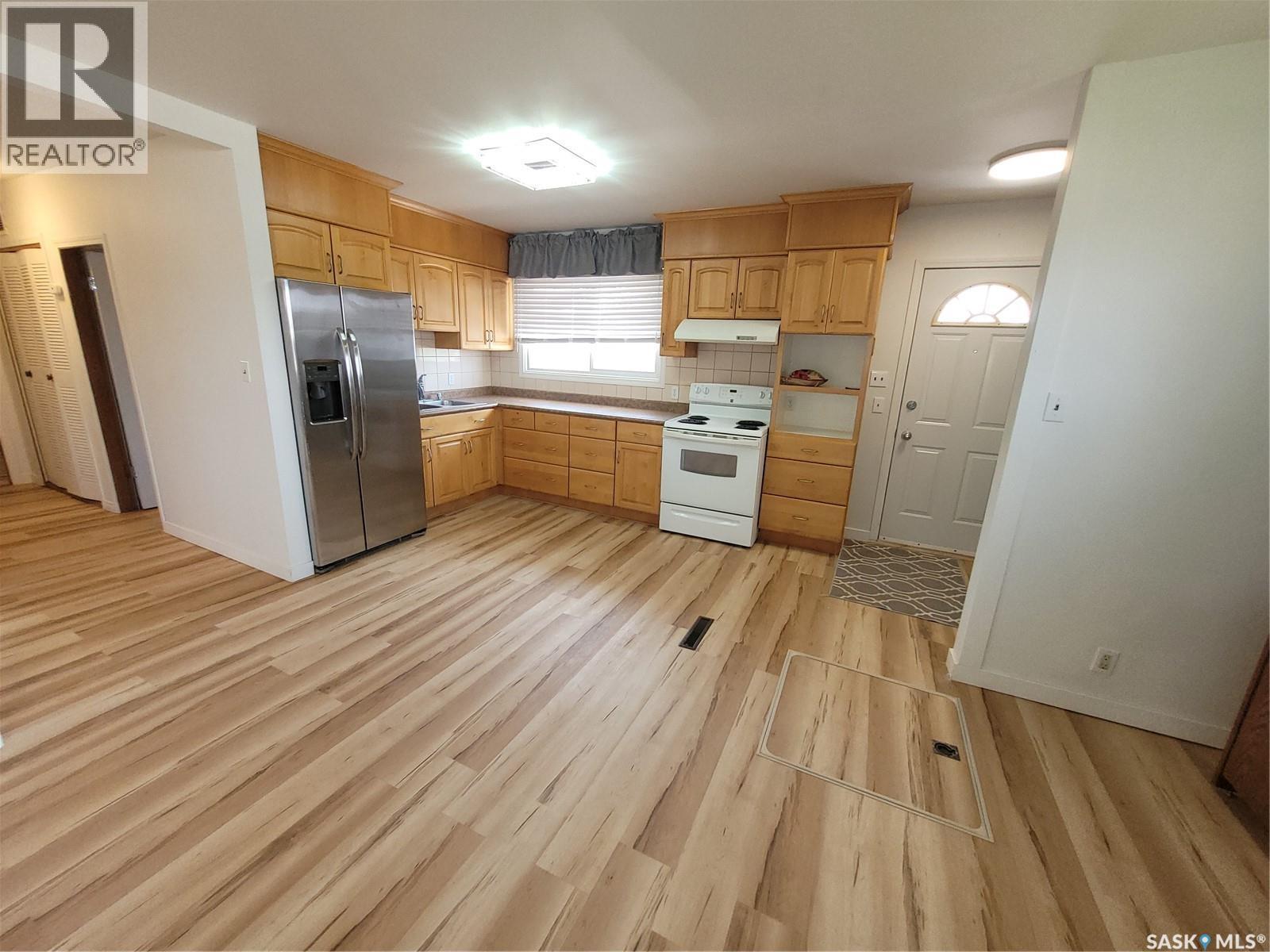 1210 P Avenue N, Saskatoon, SK - Indoor Photo Showing Kitchen