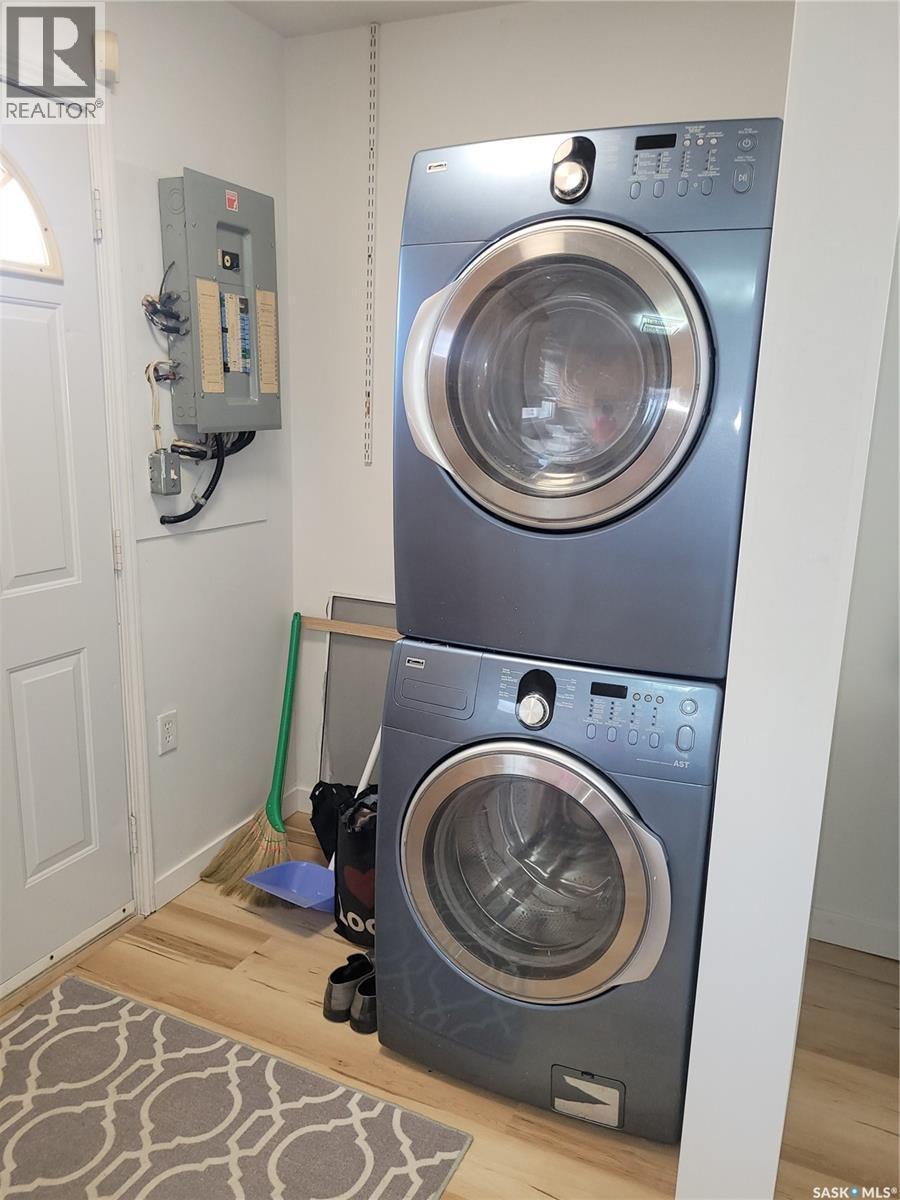 1210 P Avenue N, Saskatoon, SK - Indoor Photo Showing Laundry Room
