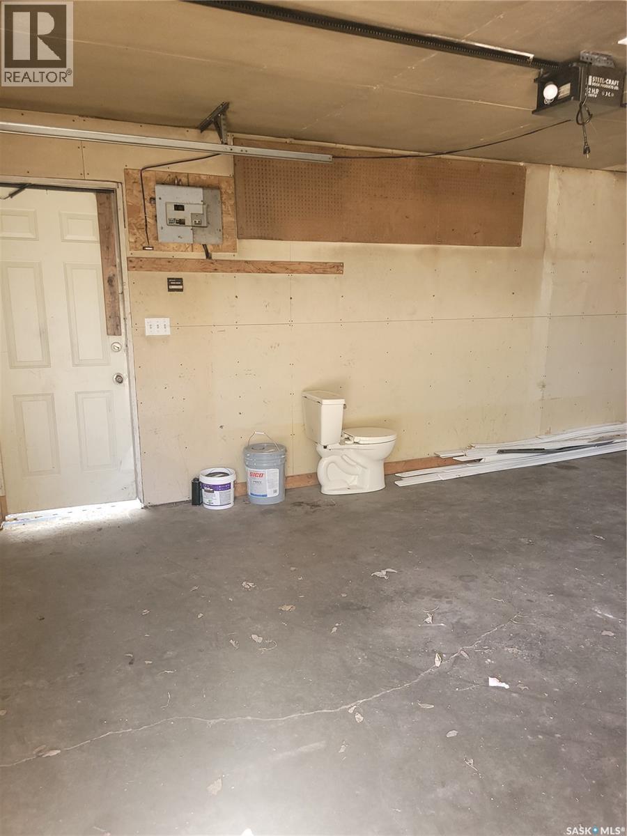 1210 P Avenue N, Saskatoon, SK - Indoor Photo Showing Garage