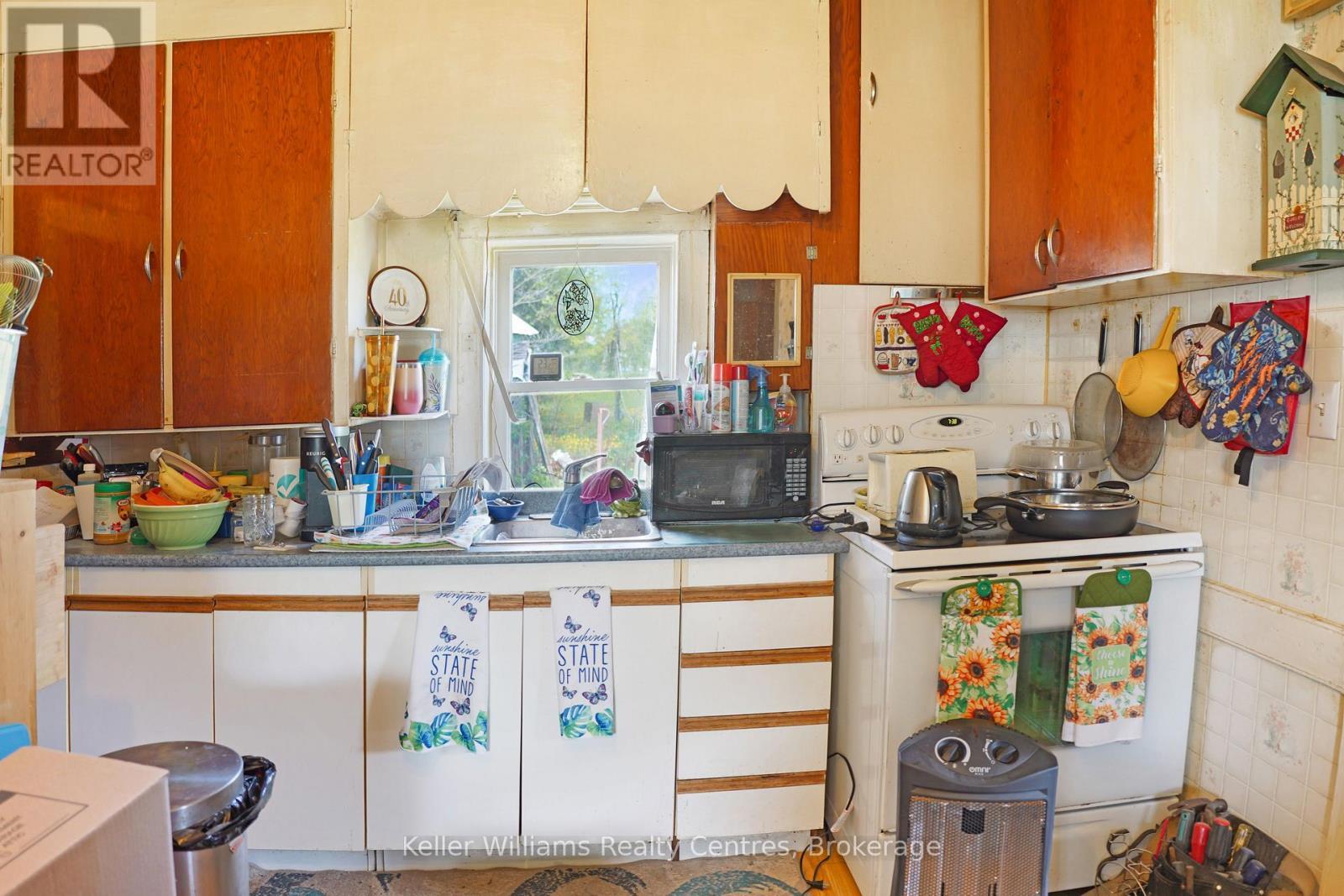 580307 Sideroad 60, Chatsworth, ON - Indoor Photo Showing Kitchen