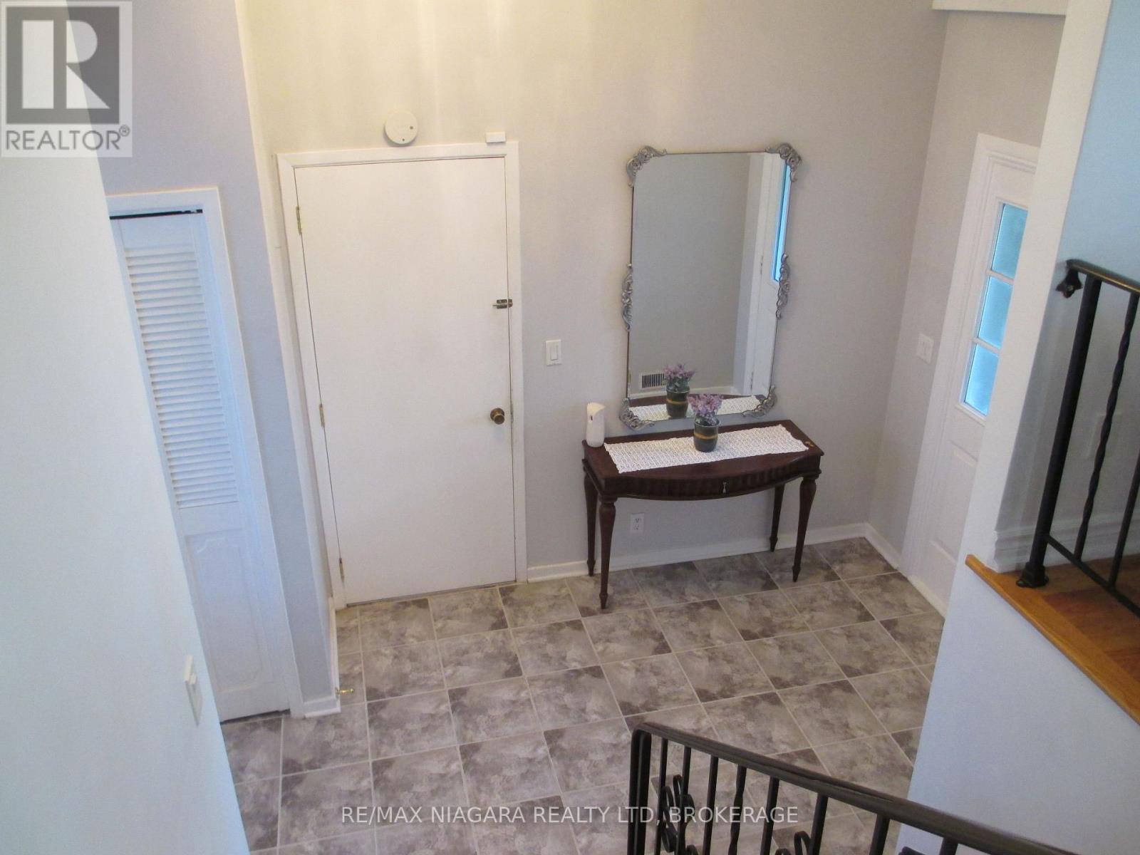FOYER - 1452 Garrison Road, Fort Erie (Crescent Park), ON - Indoor Photo Showing Other Room