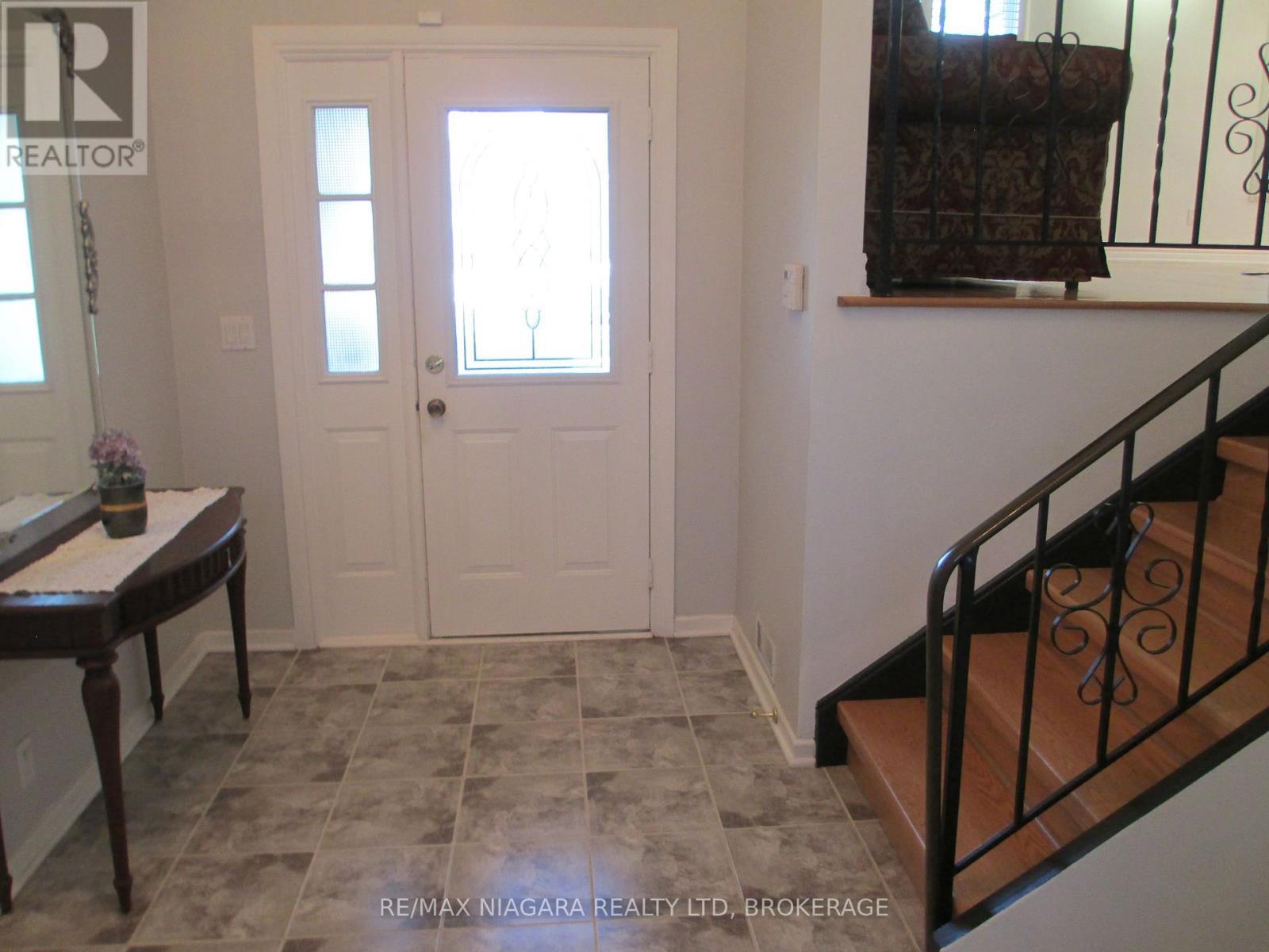 FOYER - 1452 Garrison Road, Fort Erie (Crescent Park), ON - Indoor Photo Showing Other Room