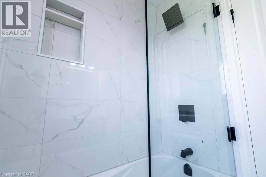 261 Scott Street Unit# B, St. Catharines, ON - Indoor Photo Showing Bathroom