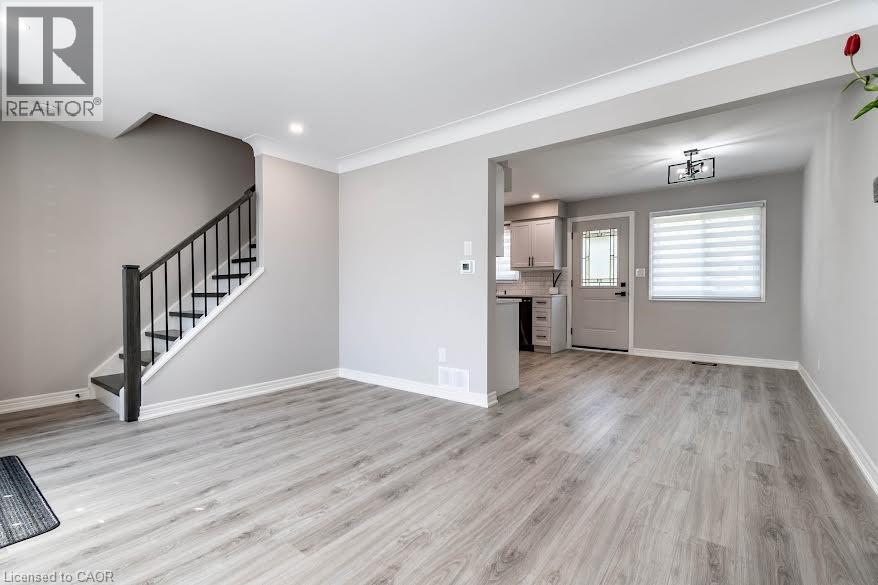 261 Scott Street Unit# B, St. Catharines, ON - Indoor Photo Showing Other Room