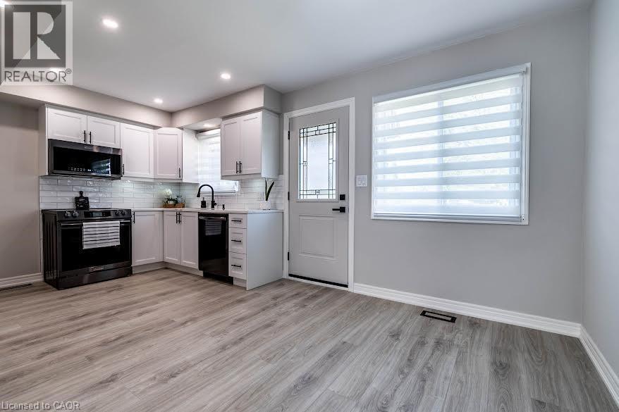 261 Scott Street Unit# B, St. Catharines, ON - Indoor Photo Showing Kitchen