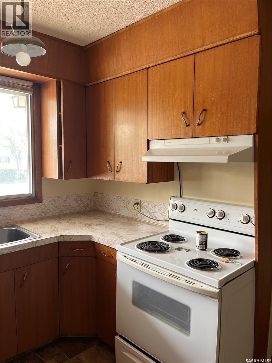 67 Bradbrooke Drive, Yorkton, SK - Indoor Photo Showing Kitchen