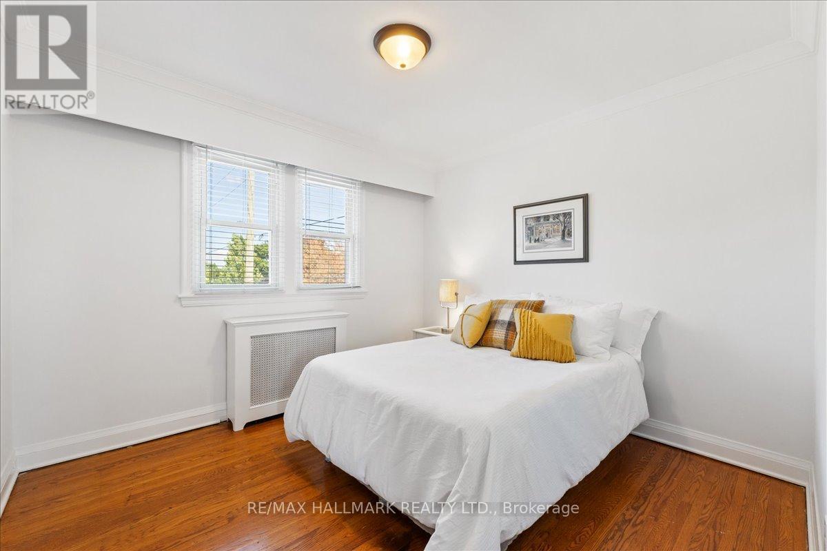 62 Tuxedo Avenue S, Hamilton, ON - Indoor Photo Showing Bedroom