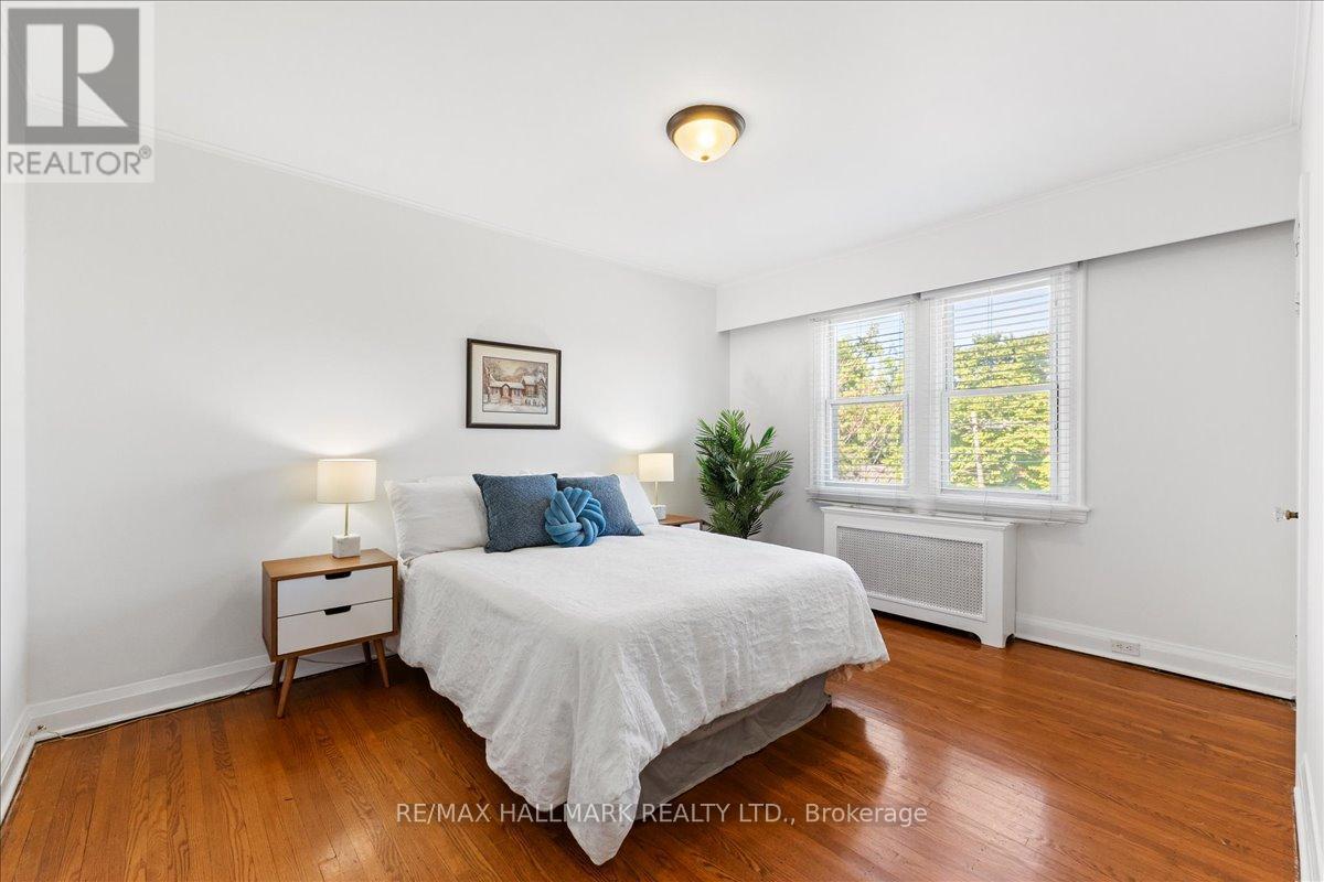 62 Tuxedo Avenue S, Hamilton, ON - Indoor Photo Showing Bedroom