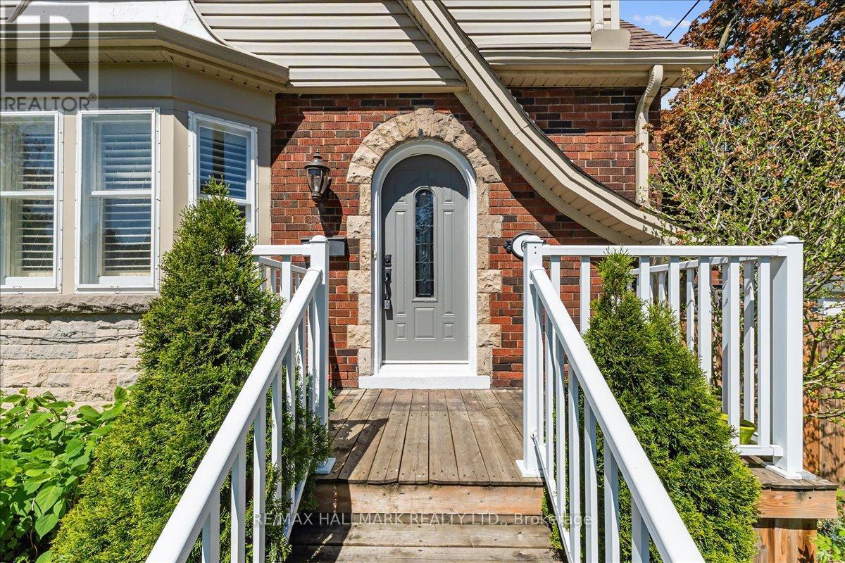 62 Tuxedo Avenue S, Hamilton, ON - Outdoor