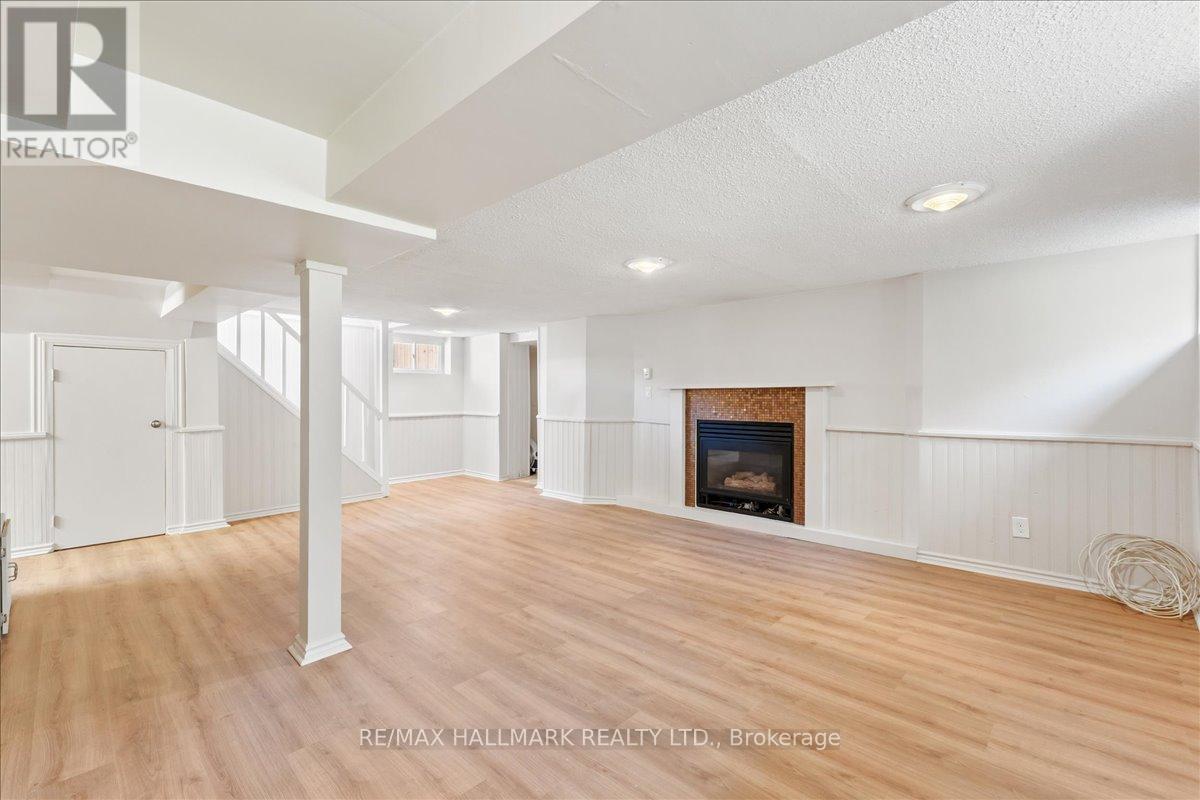 62 Tuxedo Avenue S, Hamilton, ON - Indoor With Fireplace