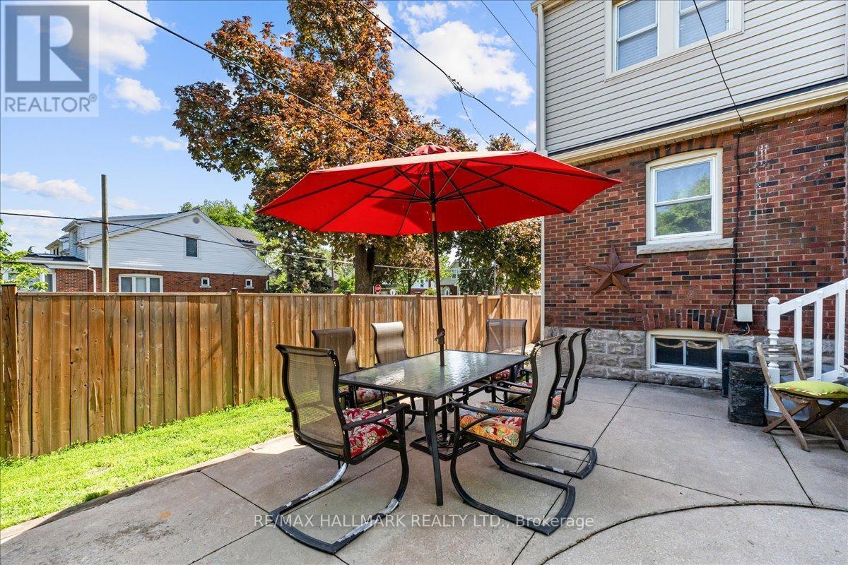 62 Tuxedo Avenue S, Hamilton, ON - Outdoor With Exterior