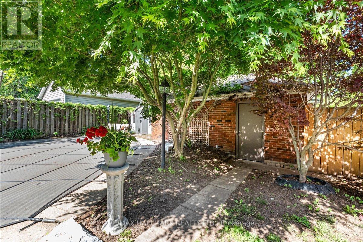 62 Tuxedo Avenue S, Hamilton, ON - Outdoor